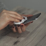 Cómo eliminar huellas dactilares de la pantalla del Android