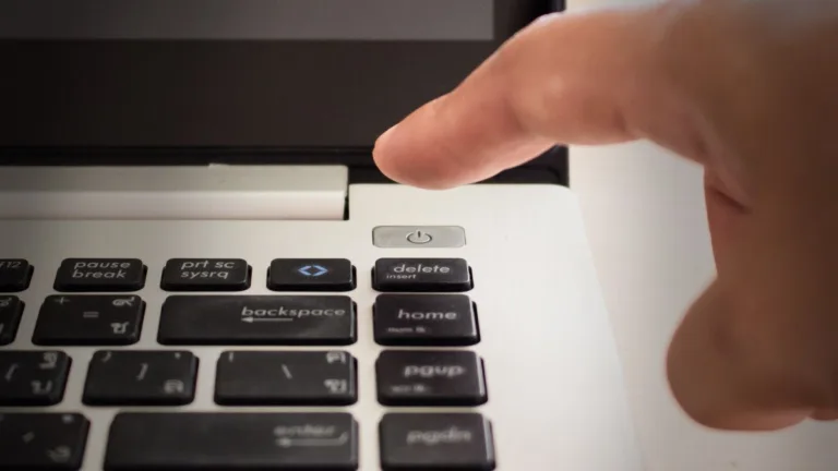Cómo encender un ordenador con Windows 10 y 11 fácilmente