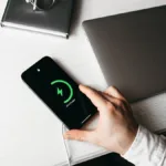 ¿Cuánto cuesta cargar un smartphone durante un año?