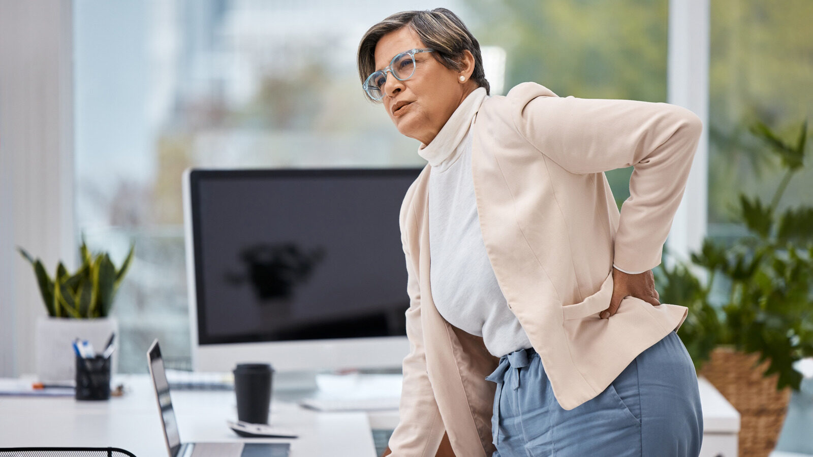 Di Adios Al Dolor De Espalda Con Estos Accesorios Y Gadgets Para El Escritorio