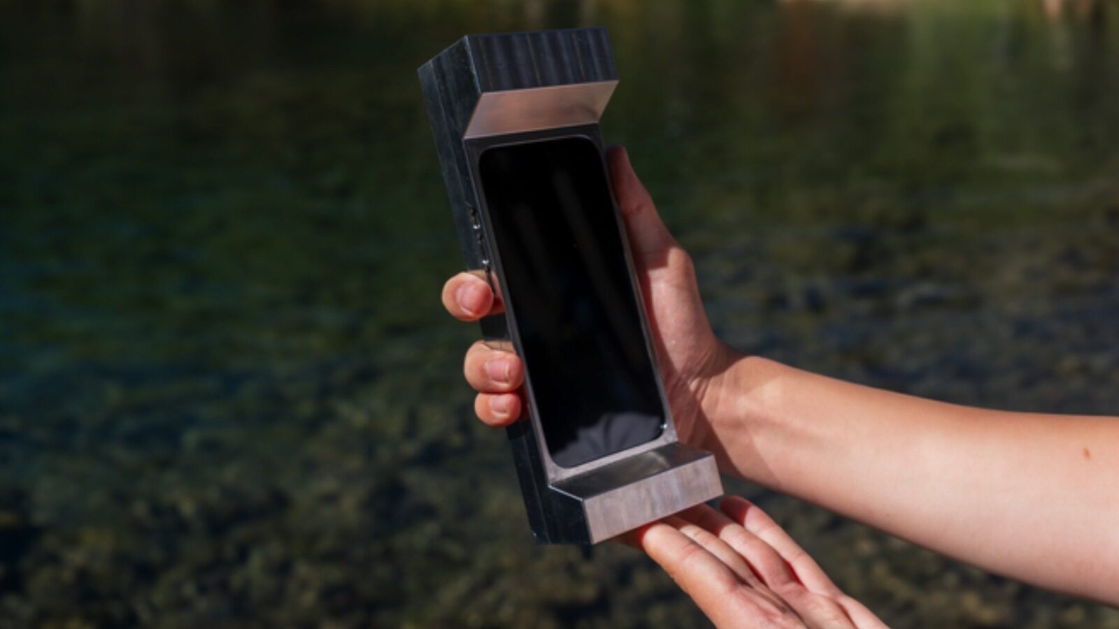 Funda De Iphone De 6 Libras Se Vuelve Viral Y Cuesta 210 Dolares