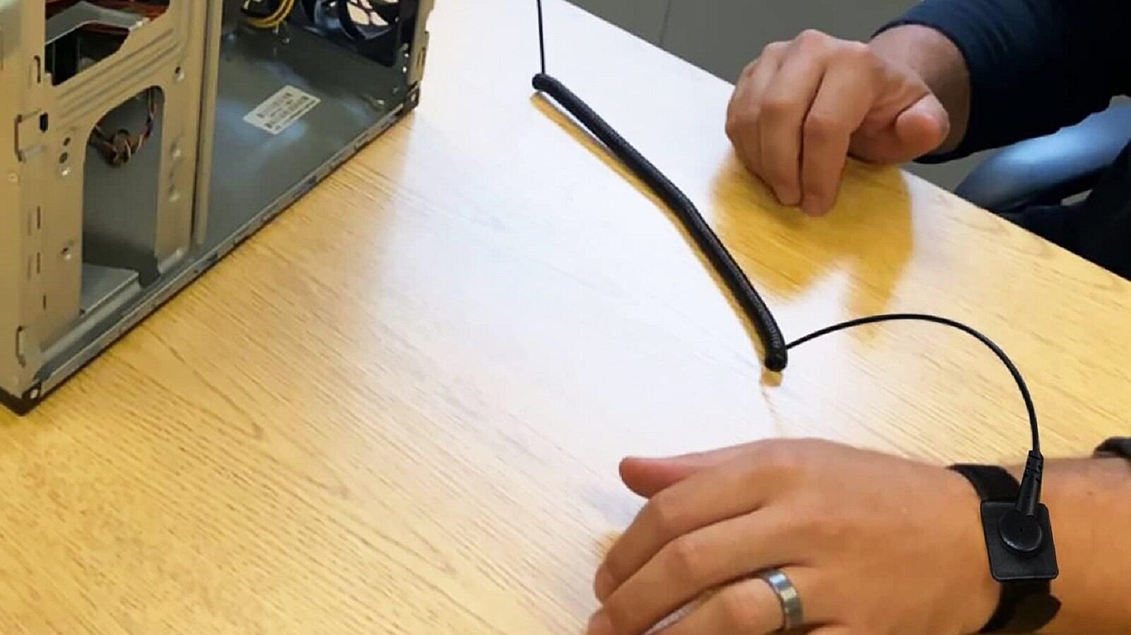 Herramienta Asequible Para Proteger Tu Computadora De Descargas Electricas