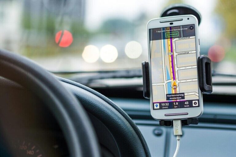 Multa De Hasta 200 Euros Por Mal Uso Del Gps En El Coche Segun La Dgt