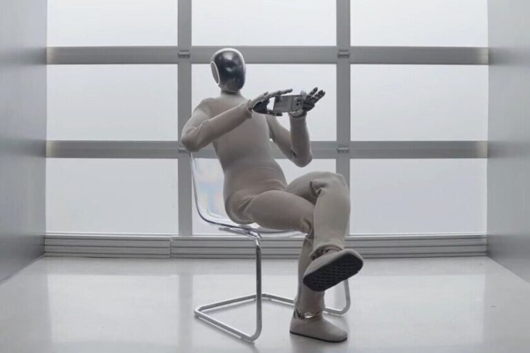 Neo Gamma El Robot Humanoide Que Realiza Tareas Del Hogar