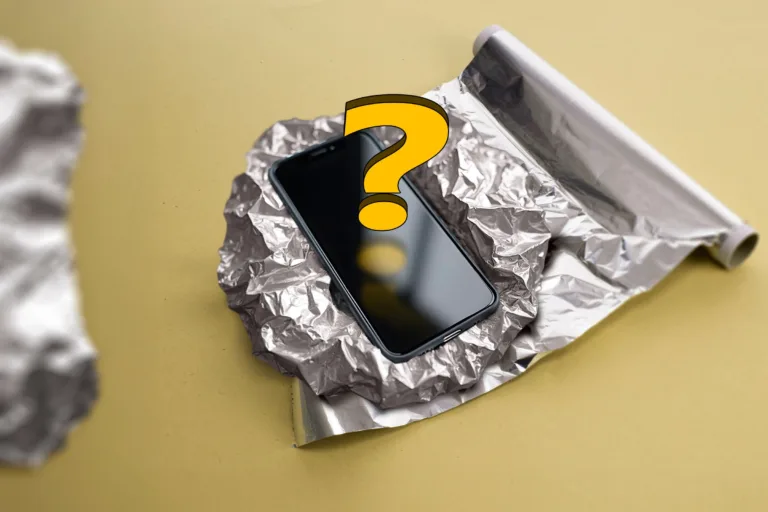 Por qué envolver el teléfono en papel de aluminio: mitos y realidades