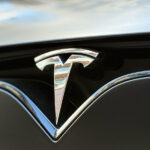 Regresa el controvertido modo de conducción autónoma de Tesla