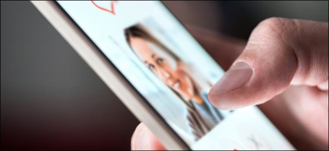 Swipe right y swipe left: significado en aplicaciones de citas
