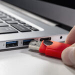 Tres cosas que nunca debes conectar a los puertos USB de tu laptop