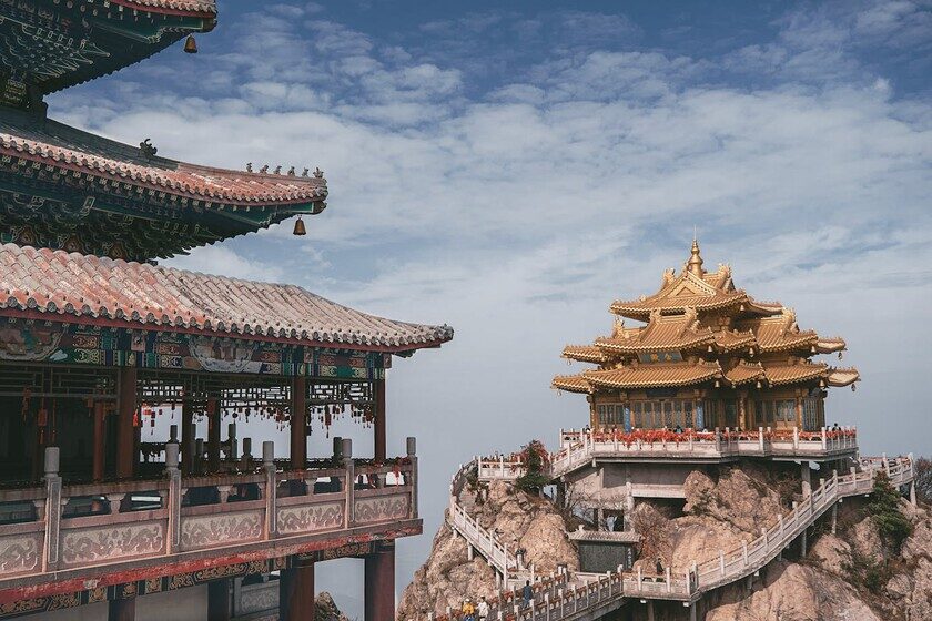 Turistas Alquilan Piernas Roboticas Para Subir A Los Templos